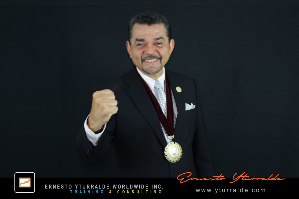 Ernesto Yturralde reconocido como International Speaker of the Year por su trayectoria como Conferencista Internacional y Facilitador de Aprendizaje Experiencial